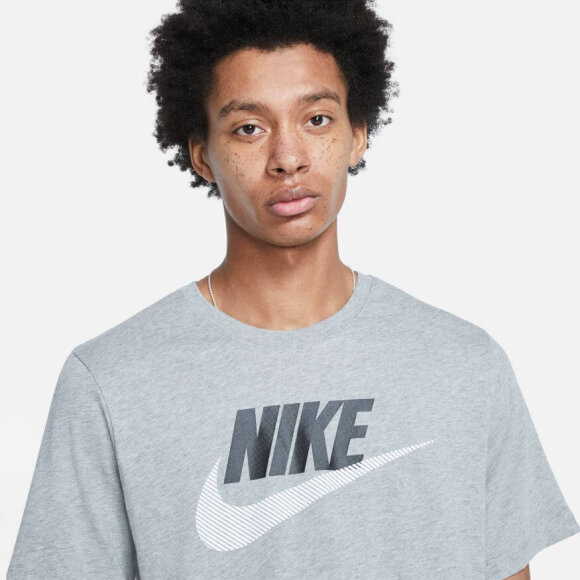 NIKE - M NSW TEE ALT BRAND MARK