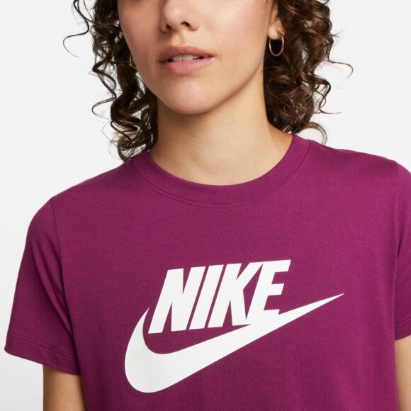 NIKE - W NSW TEE ESSNTL ICON FUTURA