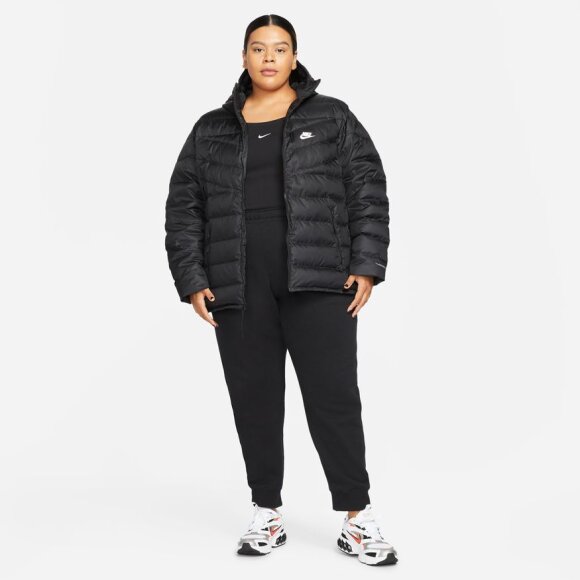 NIKE - NIKE DAME LØBEJAKKE SPORTSWEAT WIND JACKET PLUS SIZE