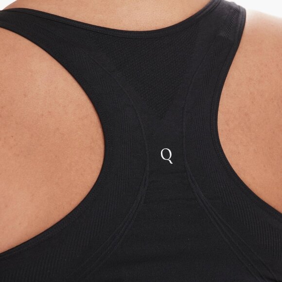 Q SPORTSWEAR - W EDEES SEAMLESS TOP