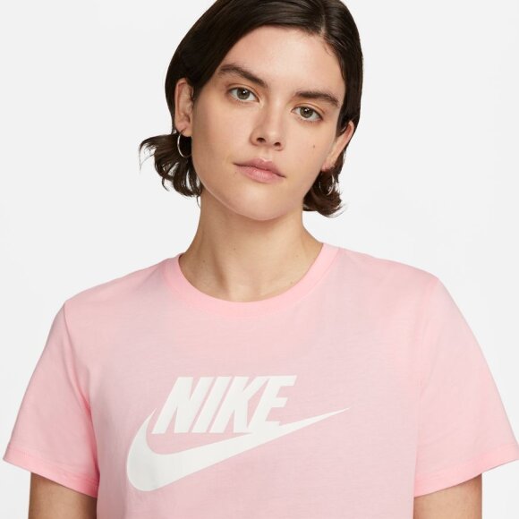 NIKE - W NSW TEE ESSENTIAL ICON