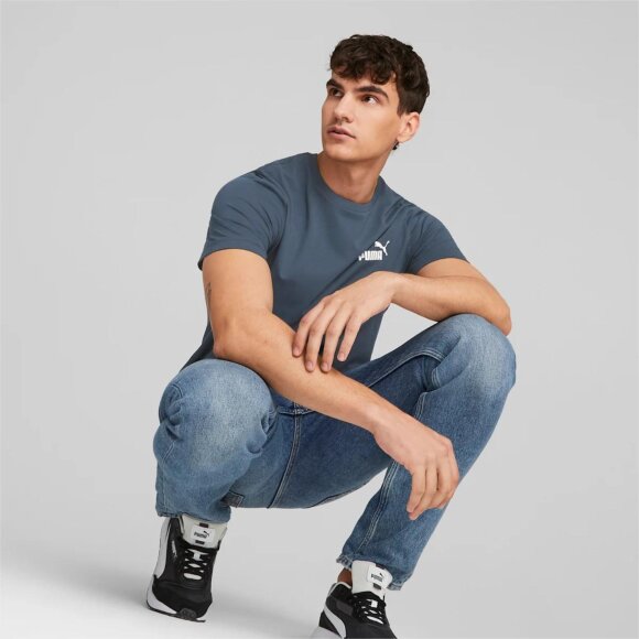 PUMA DENMARK - M ESS SMALL LOGO TEE