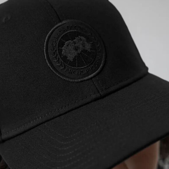 CANADA GOOSE - TONAL CAP BLACK 