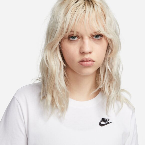 NIKE - W NSW CLUB SS TEE