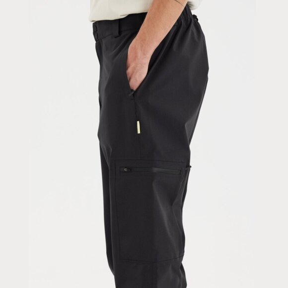 SOS LIFESTYLE - M MONTE ROSA SHELL PANTS