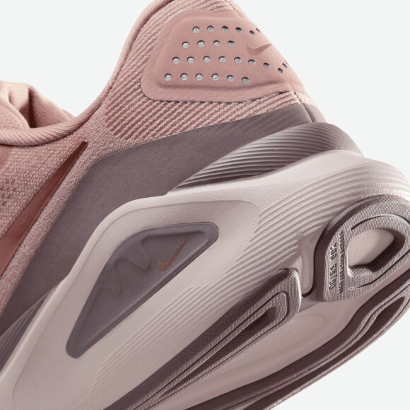 NIKE - W STRUCTURE 26