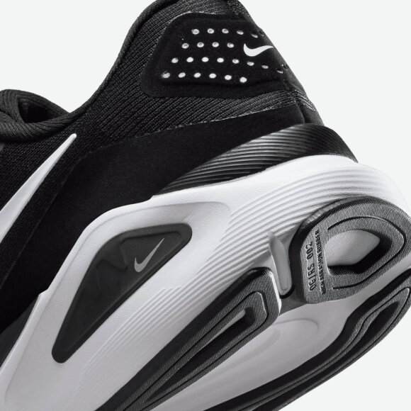 NIKE - W STRUCTURE 26 WIDE