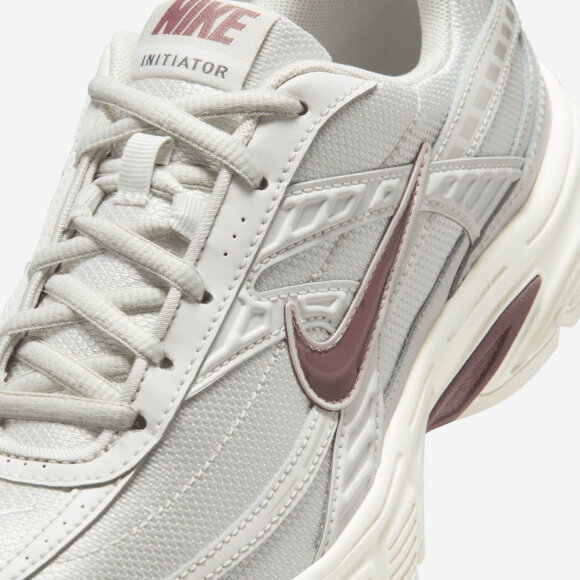 NIKE - W INITIATOR
