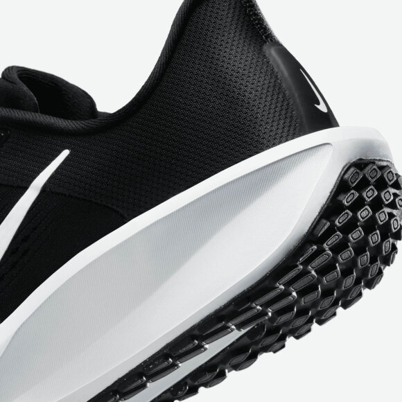 NIKE - W QUEST 6