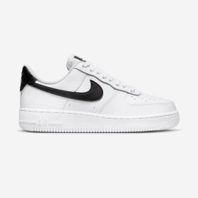 NIKE - W AIR FORCE 1 07 NIKE - W AIR FORCE 1 07