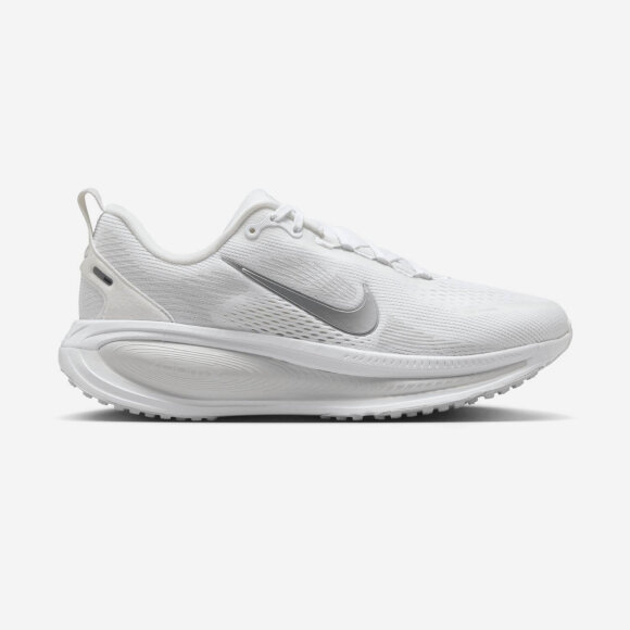 NIKE - W VOMERO 18