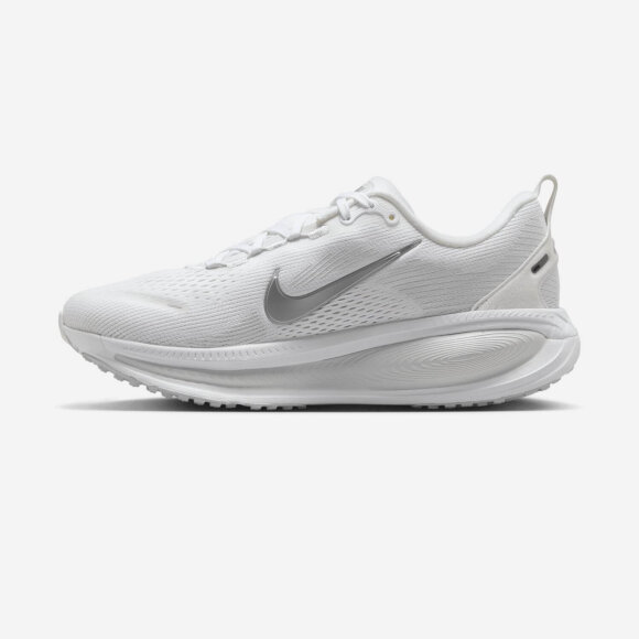 NIKE - W VOMERO 18