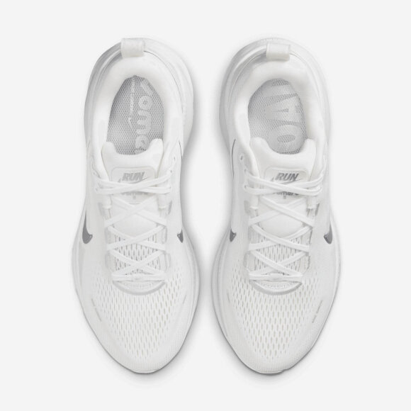 NIKE - W VOMERO 18