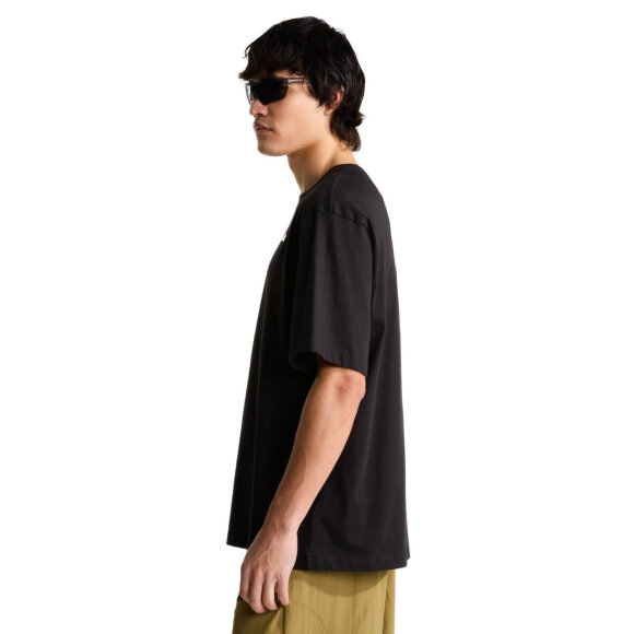 THE NORTH FACE - M TNF ESSENTIAL SIMPLE DOME SS