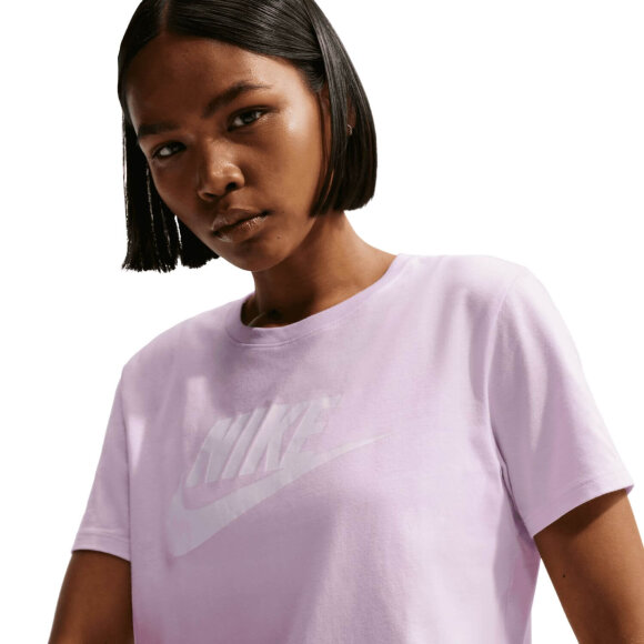 NIKE - W NSW TEE ESSENTIAL ICON