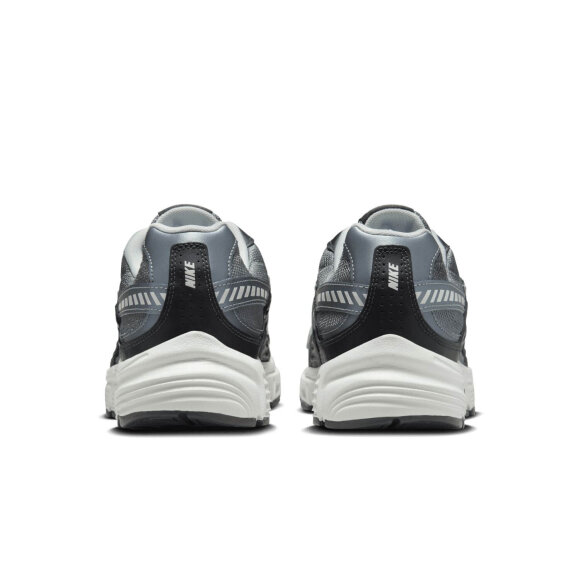 NIKE - M INITIATOR