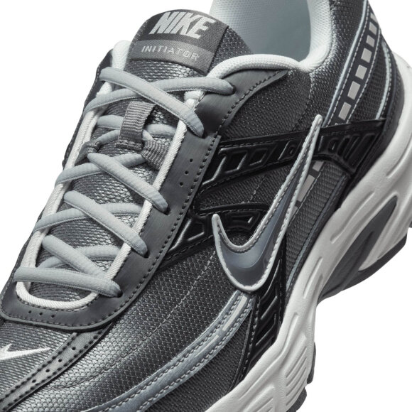 NIKE - M INITIATOR