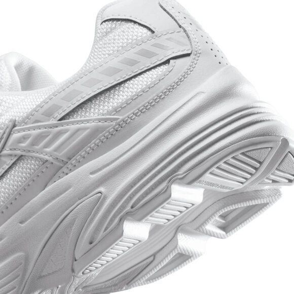 NIKE - W INITIATOR