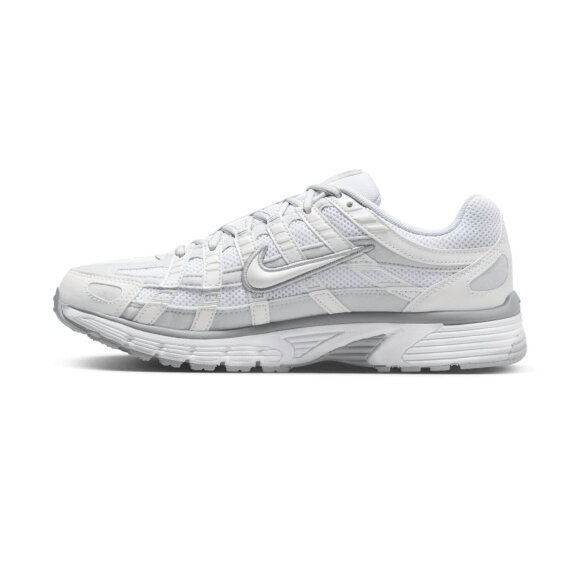 NIKE - W P-6000