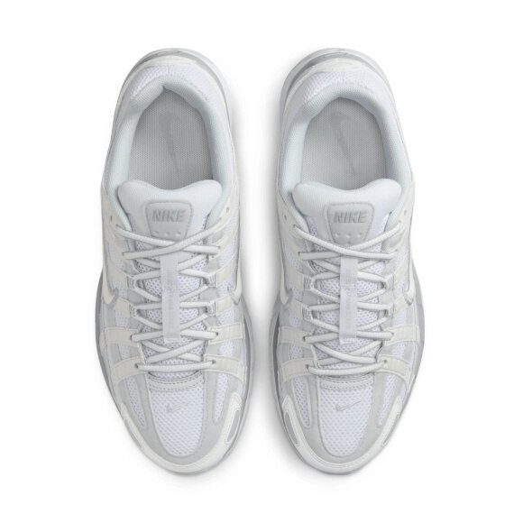 NIKE - W P-6000