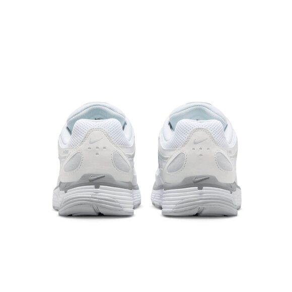NIKE - W P-6000