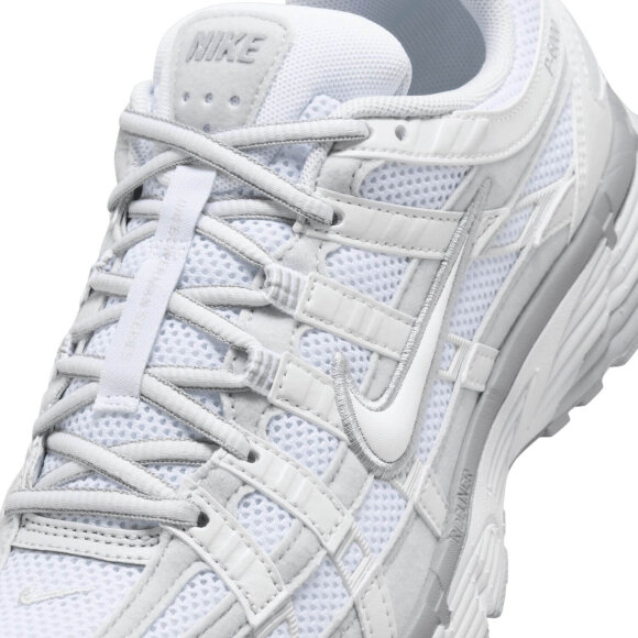 NIKE - W P-6000
