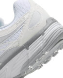 NIKE - W P-6000