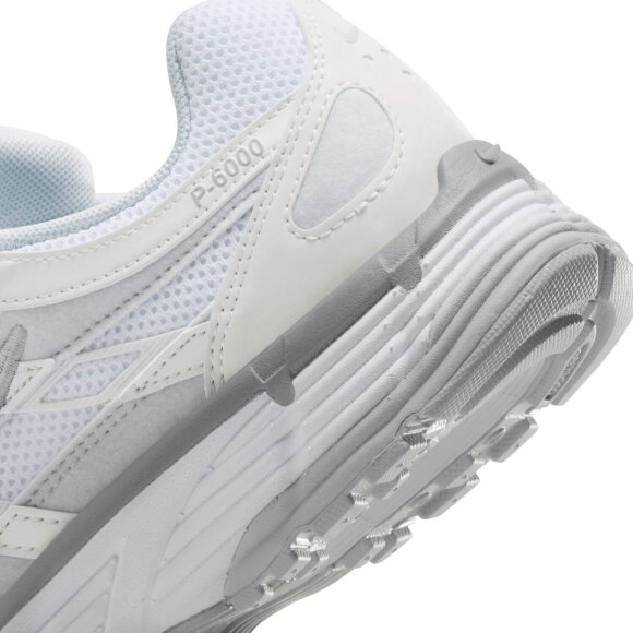 NIKE - W P-6000