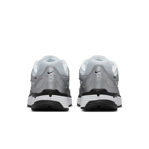 NIKE - W P-6000