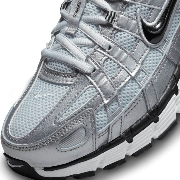 NIKE - W P-6000